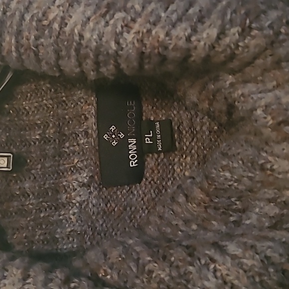 Ronni Nicole Long Petite Sweater - Picture 3 of 8